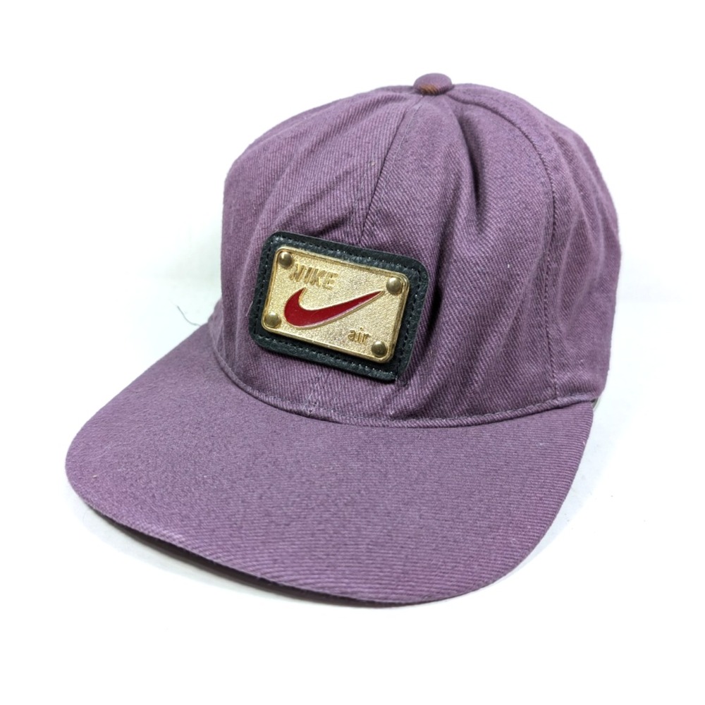 READ Vintage Nike Air Hat Purple Gold Metal‎ Emblem Strapback 90s